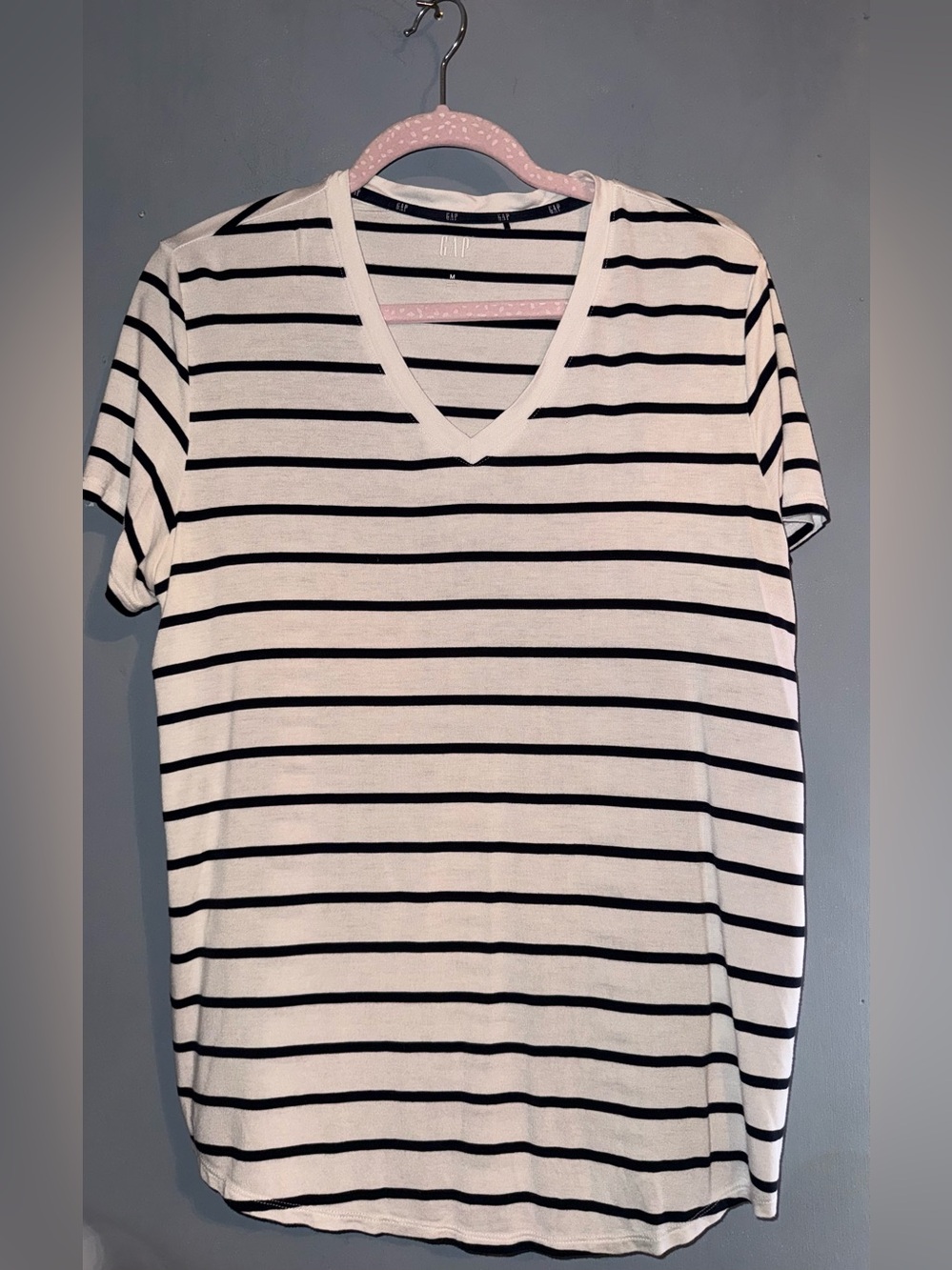 GAP Navy & White Striped V-Neck Tee | Size Medium